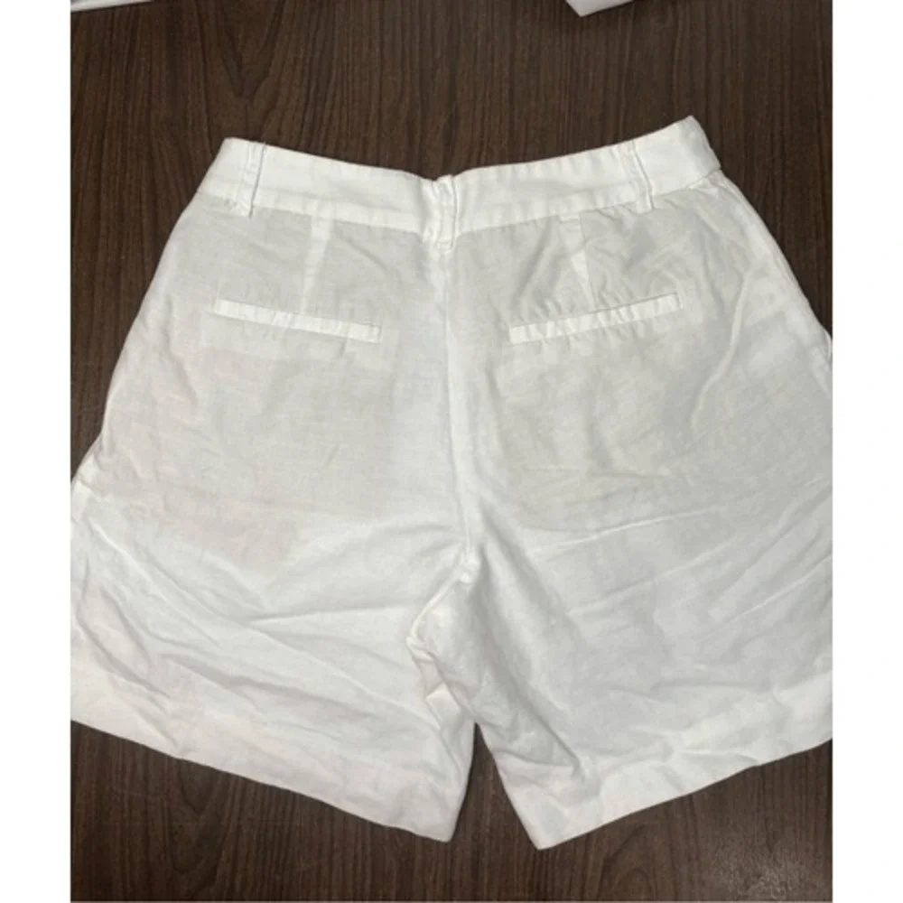 Loft Petite Bermuda Shorts‎ in Linen Blend White 00P